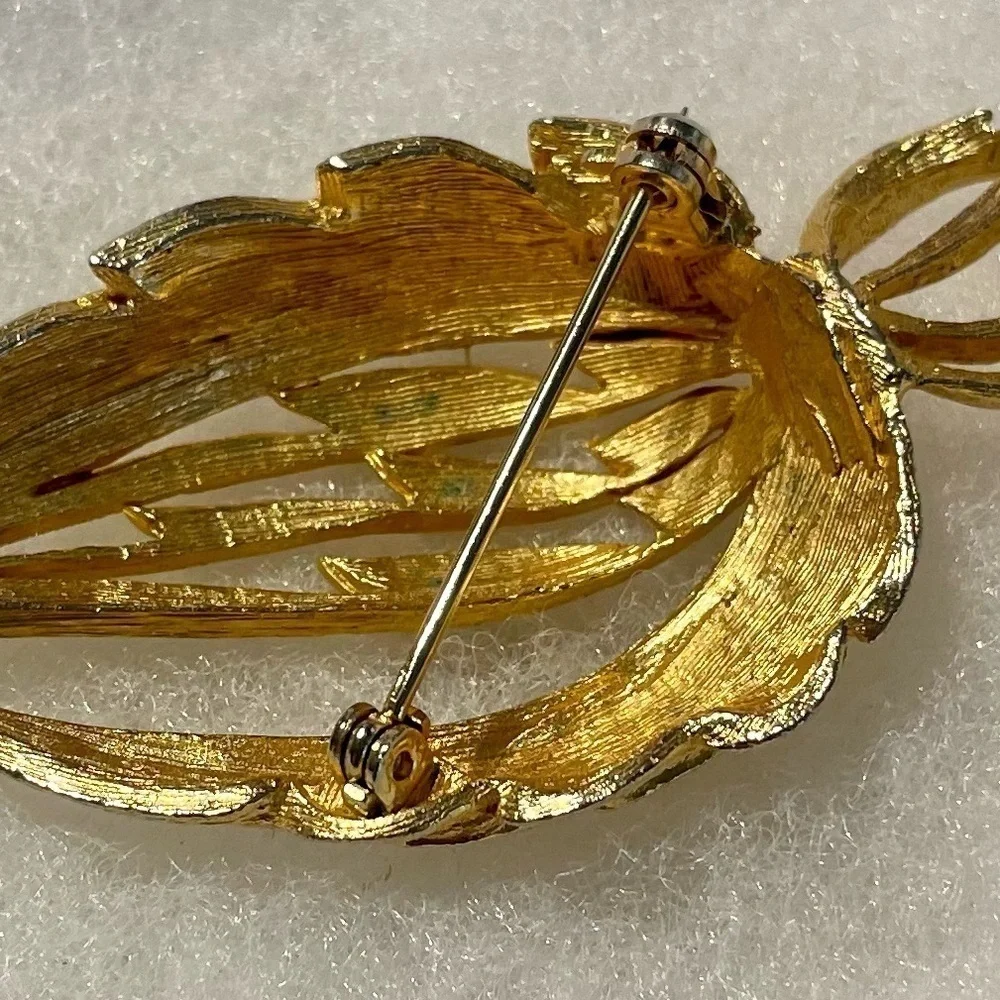Vintage Gold-tone Leaf brooch